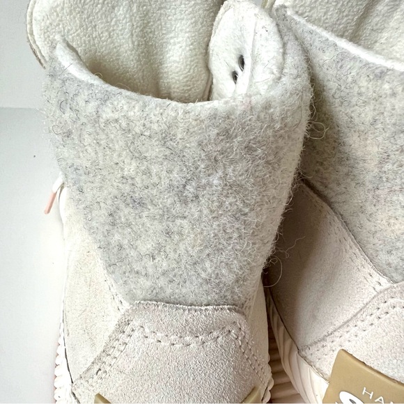 SOREL Women's Out N About III Conquest Hybrid Boots—SZ. 10 - Picture 13 of 17